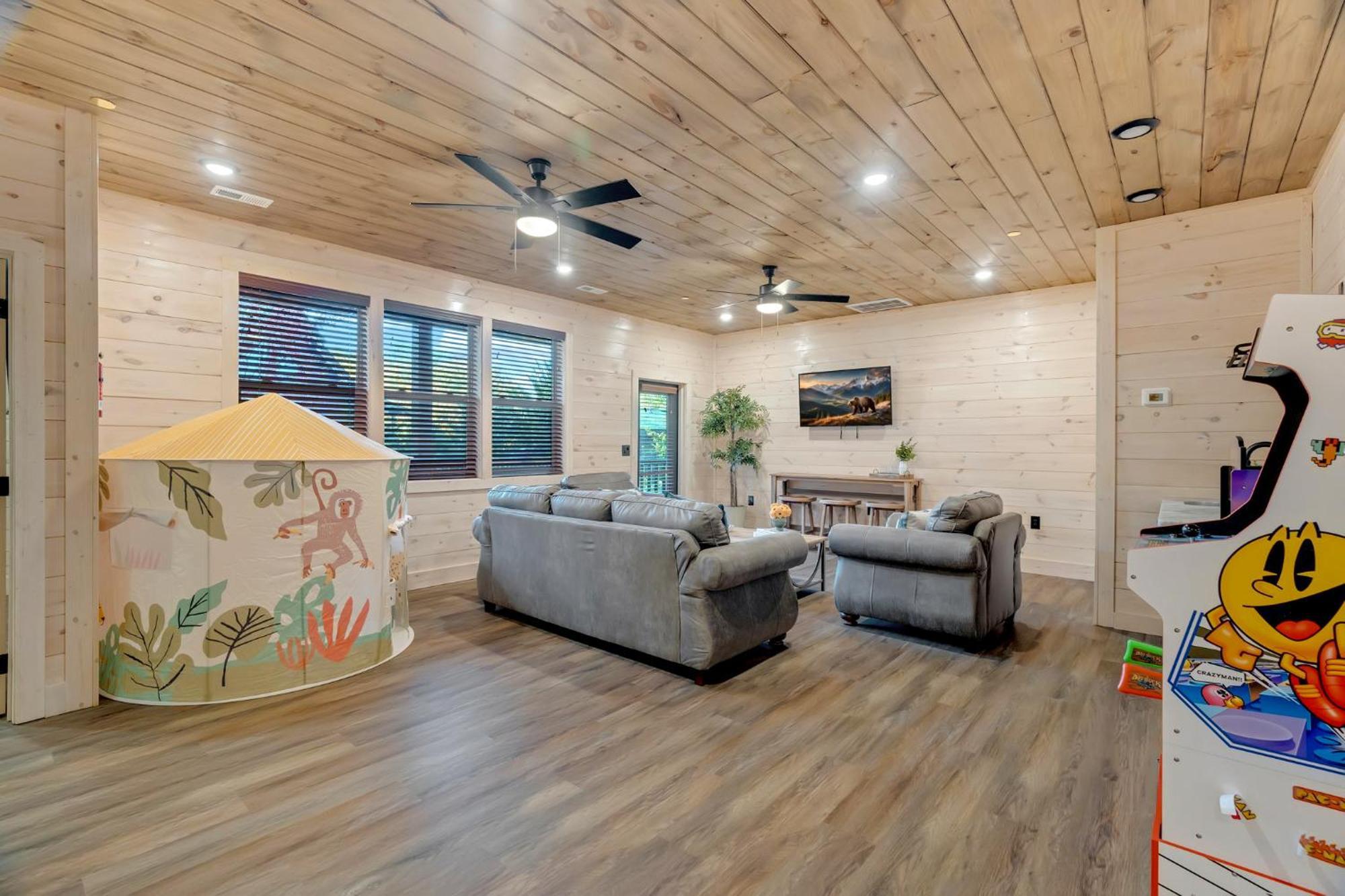 Vila New Luxury Cabin With Indoor Pool, Hot Tub, & Theater Pigeon Forge Exteriér fotografie