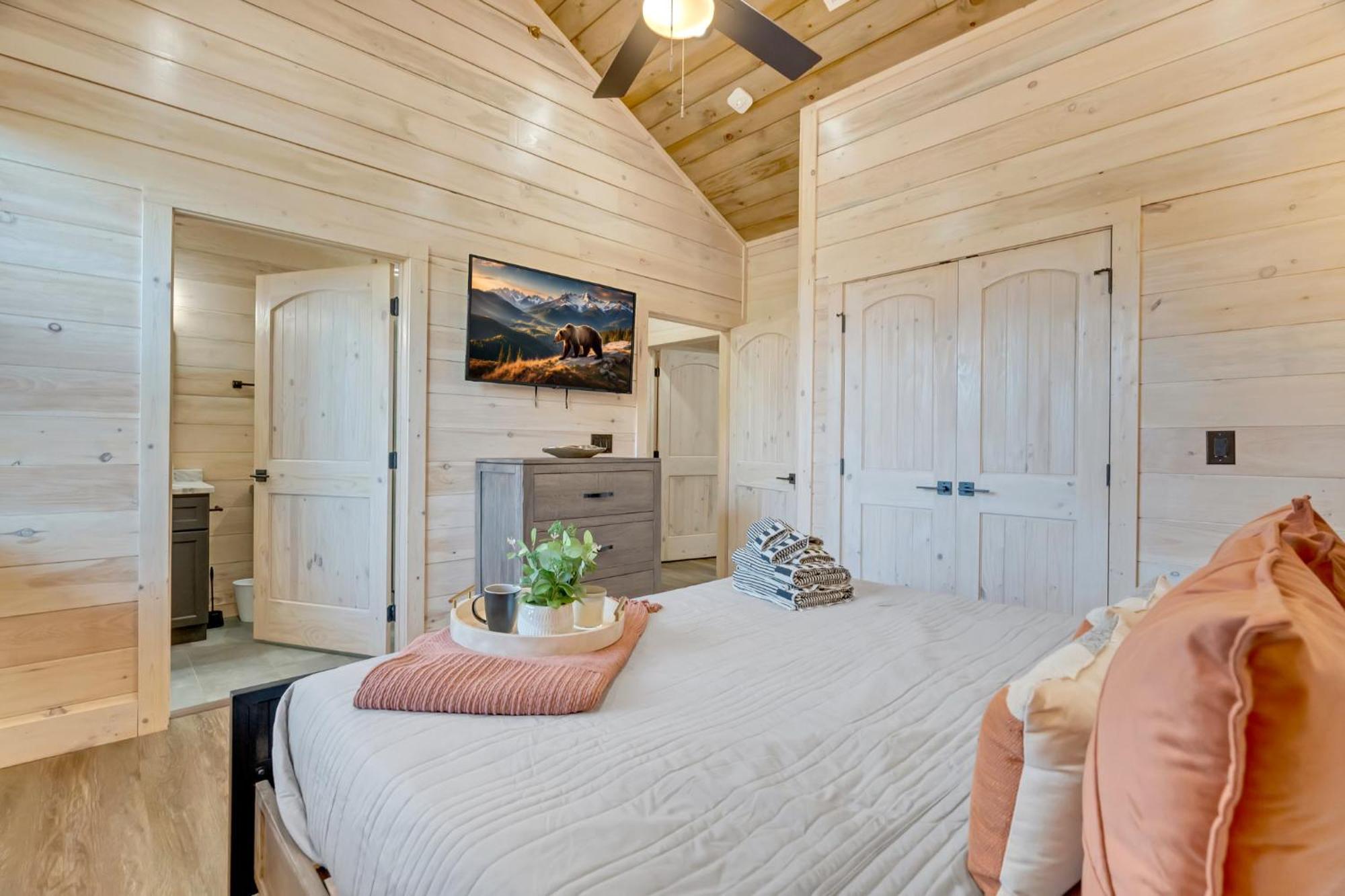 Vila New Luxury Cabin With Indoor Pool, Hot Tub, & Theater Pigeon Forge Exteriér fotografie